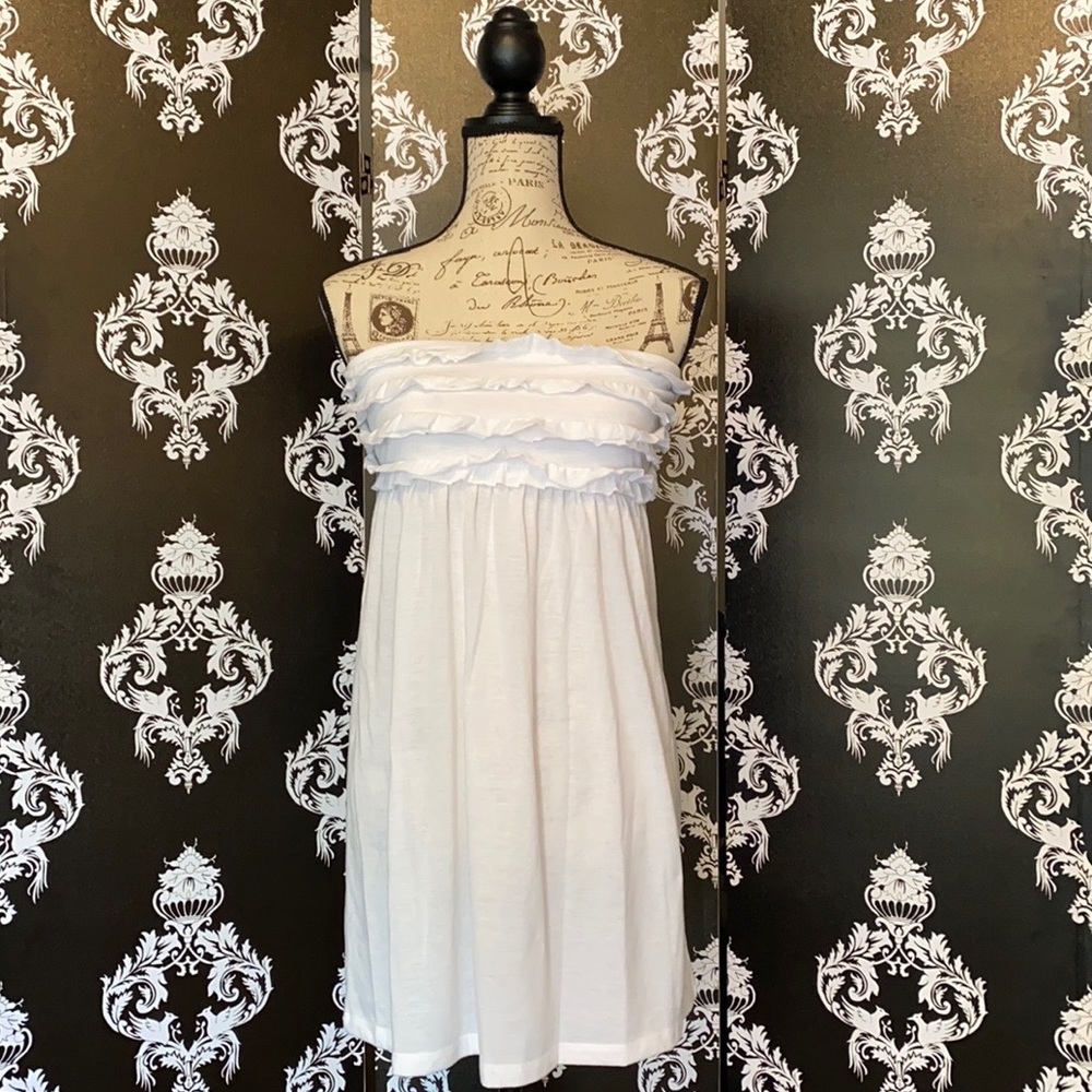 ๐ Super Cute White Ruffle Swimsuit Cover Up! - Picture 2 of 5